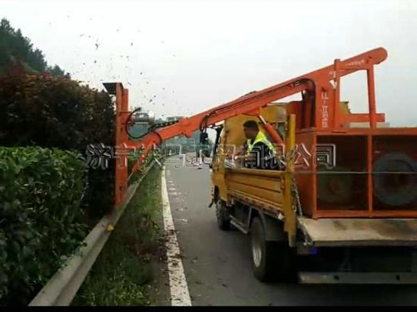 高速公路車(chē)載修剪機(jī)